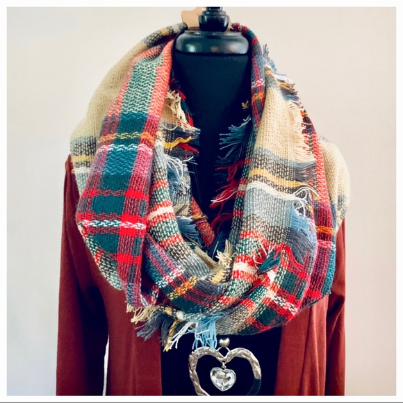 ✨LAST ONE ✨Plaid infinity scarf - Picture 3 of 5